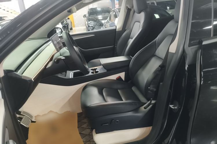 Used Tesla Model Y 2024 Long-Range All-Wheel-Drive Version Left Front Seat