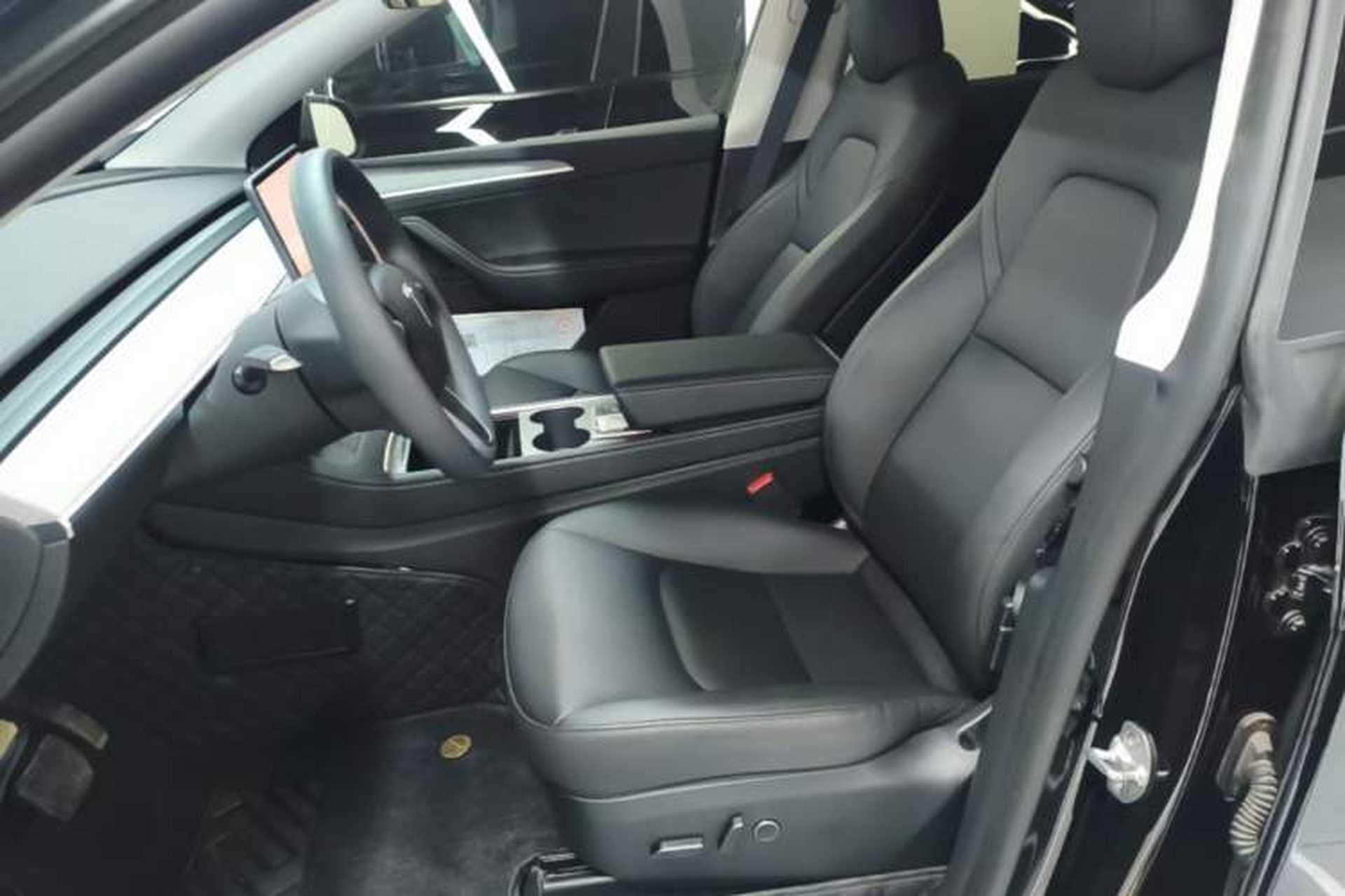 Used Tesla Model Y 2024 Long-Range All-Wheel-Drive Version Left Front Seat