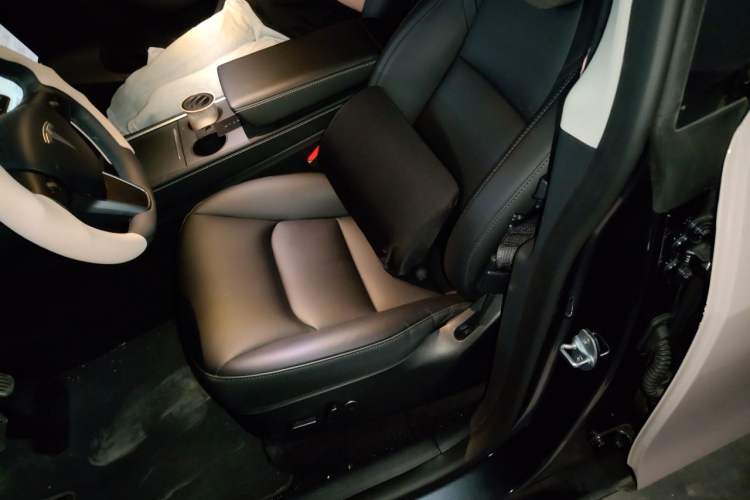 Used Tesla Model Y 2024 Rear-Wheel-Drive Version Left Front Seat