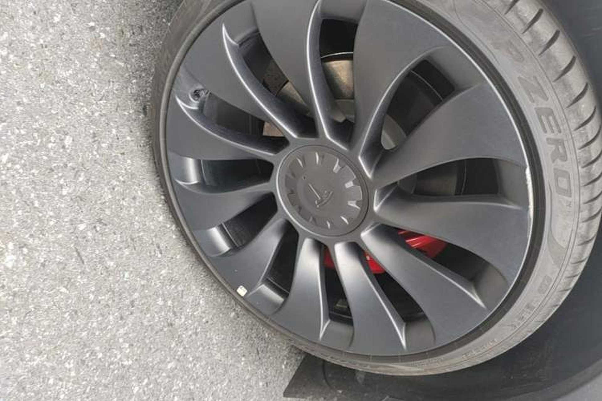 Used Tesla Model Y 2024 Performance High-Performance Edition Left Front Wheel Hub