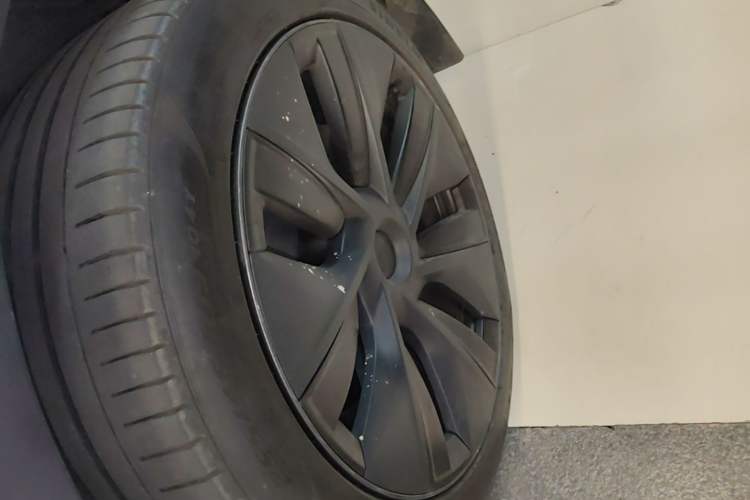 Used Tesla Model Y 2024 Rear-Wheel-Drive Version Left Front Wheel Hub