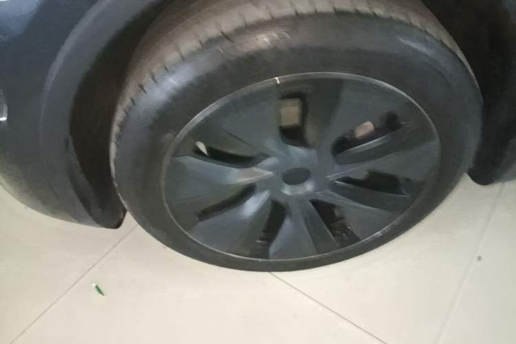 Used Tesla Model Y 2024 Rear-Wheel-Drive Version Left Front Wheel Hub