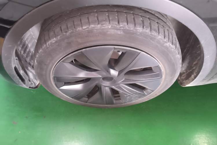 Used Tesla Model Y 2024 Rear-Wheel-Drive Version Left Front Wheel Hub