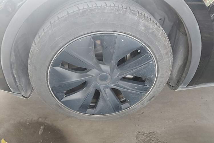 Used Tesla Model Y 2024 Rear-Wheel-Drive Version Left Front Wheel Hub