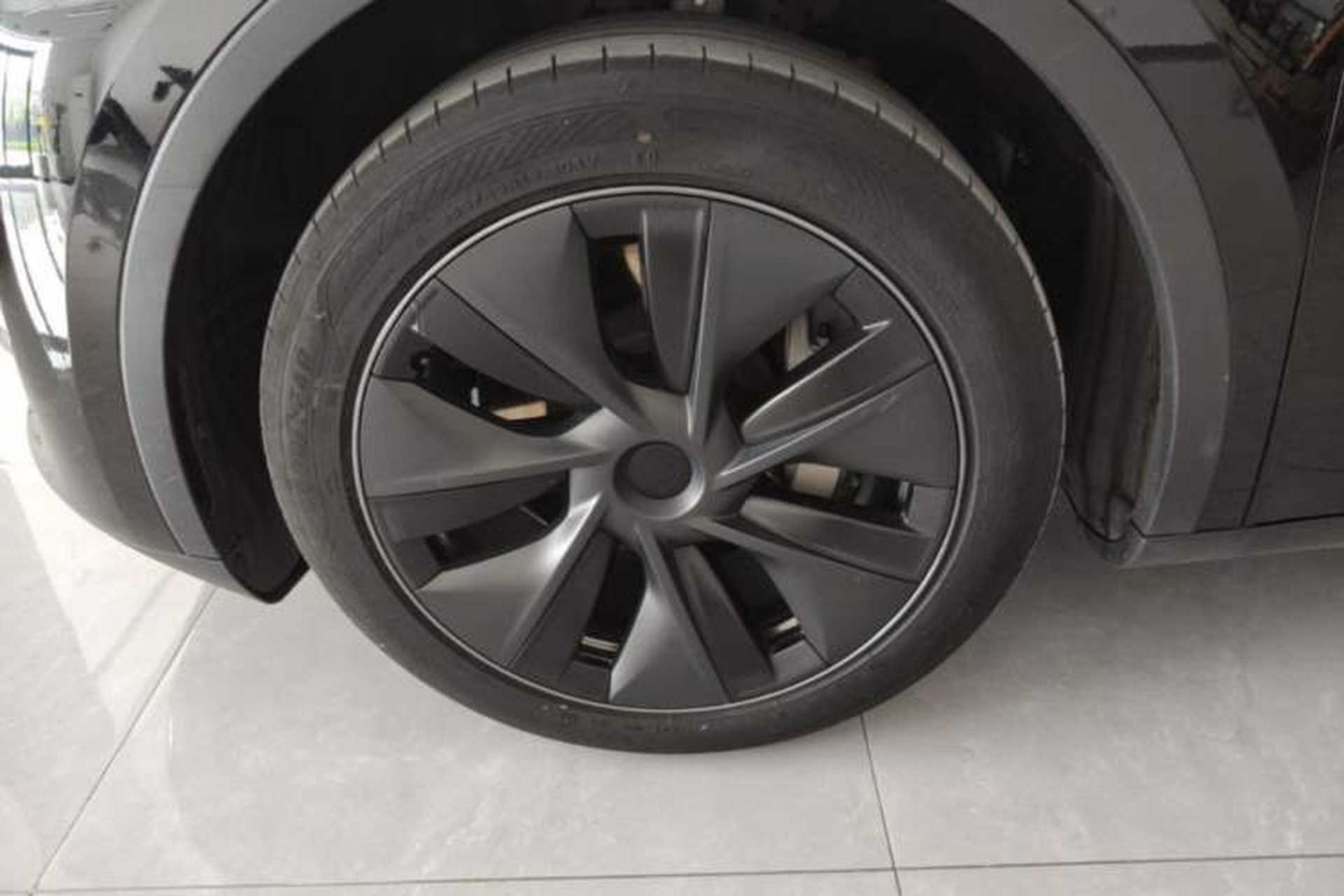 Used Tesla Model Y 2024 Rear-Wheel-Drive Version Left Front Wheel Hub