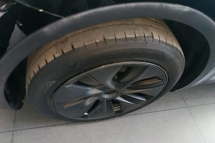 Used Tesla Model Y 2024 Rear-Wheel-Drive Version Left Front Wheel Hub