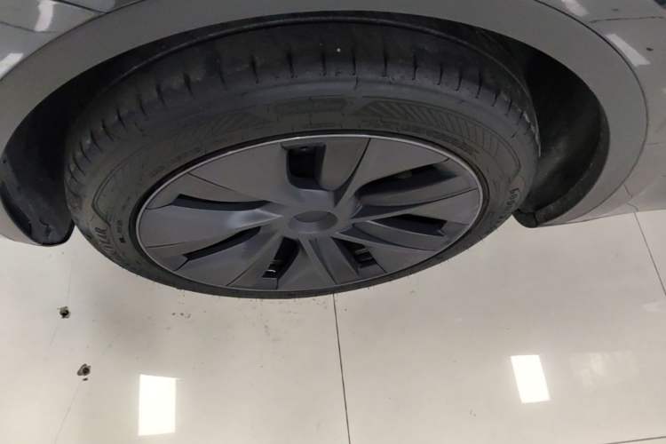 Used Tesla Model Y 2024 Rear-Wheel-Drive Version Left Front Wheel Hub
