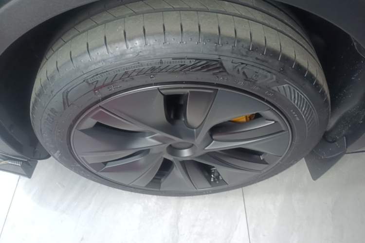 Used Tesla Model Y 2024 Rear-Wheel-Drive Version Left Front Wheel Hub