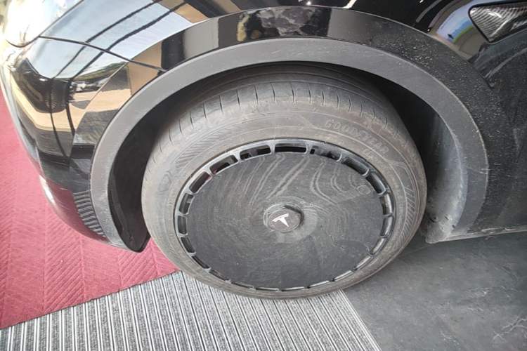 Used Tesla Model Y 2024 Rear-Wheel-Drive Version Left Front Wheel Hub