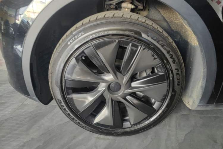 Used Tesla Model Y 2024 Rear-Wheel-Drive Version Left Front Wheel Hub
