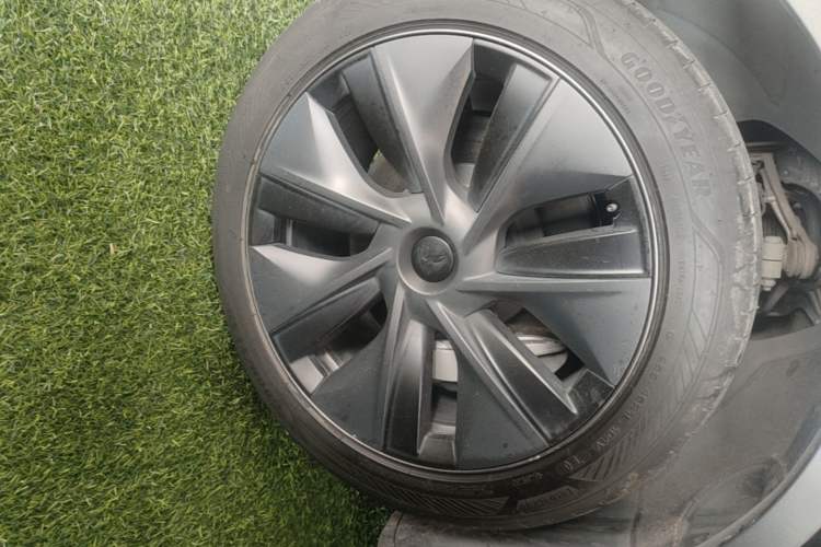 Used Tesla Model Y 2024 Rear-Wheel-Drive Version Left Front Wheel Hub