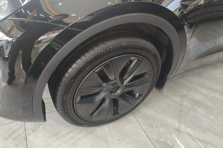 Used Tesla Model Y 2024 Rear-Wheel-Drive Version Left Front Wheel Hub