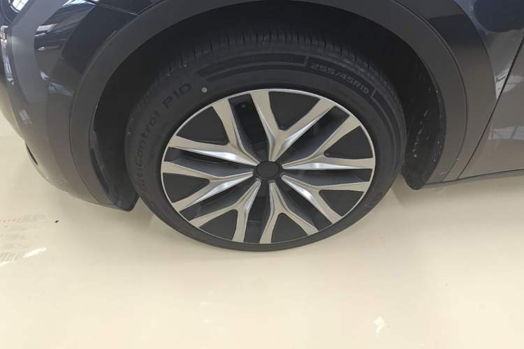 Used Tesla Model Y 2024 Rear-Wheel-Drive Version Left Front Wheel Hub
