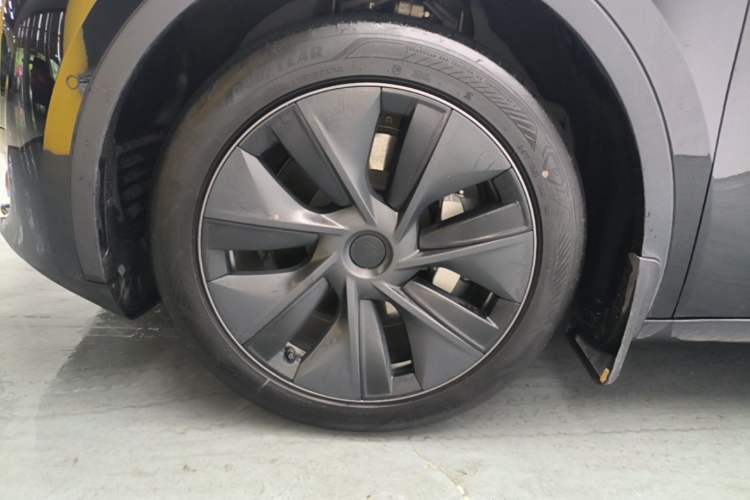 Used Tesla Model Y 2024 Rear-Wheel-Drive Version Left Front Wheel Hub