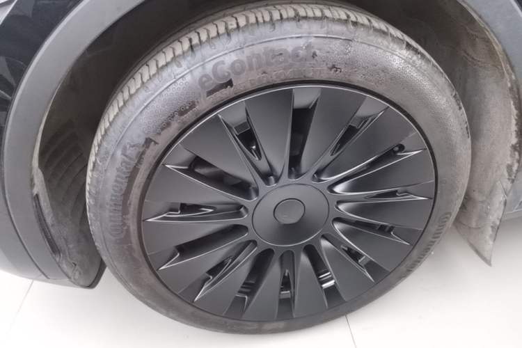 Used Tesla Model Y 2024 Rear-Wheel-Drive Version Left Front Wheel Hub