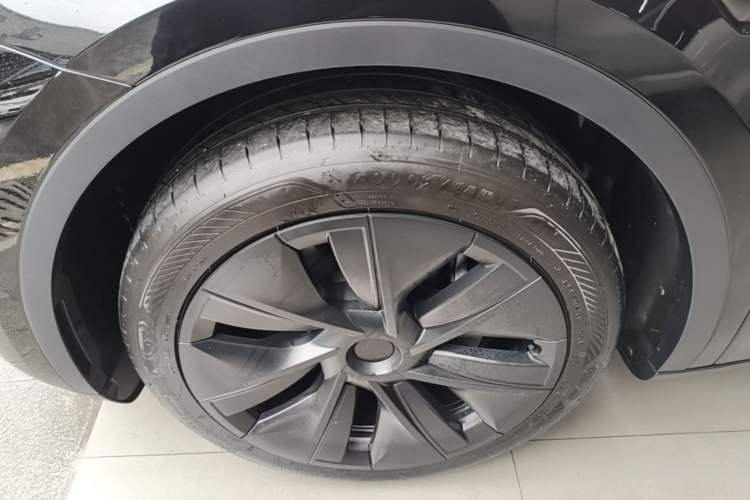 Used Tesla Model Y 2024 Rear-Wheel-Drive Version Left Front Wheel Hub