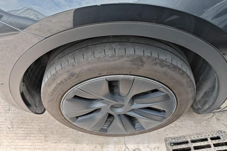 Used Tesla Model Y 2024 Rear-Wheel-Drive Version Left Front Wheel Hub