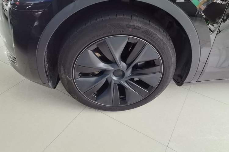 Used Tesla Model Y 2024 Rear-Wheel-Drive Version Left Front Wheel Hub