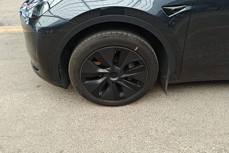 Used Tesla Model Y 2024 Rear-Wheel-Drive Version Left Front Wheel Hub