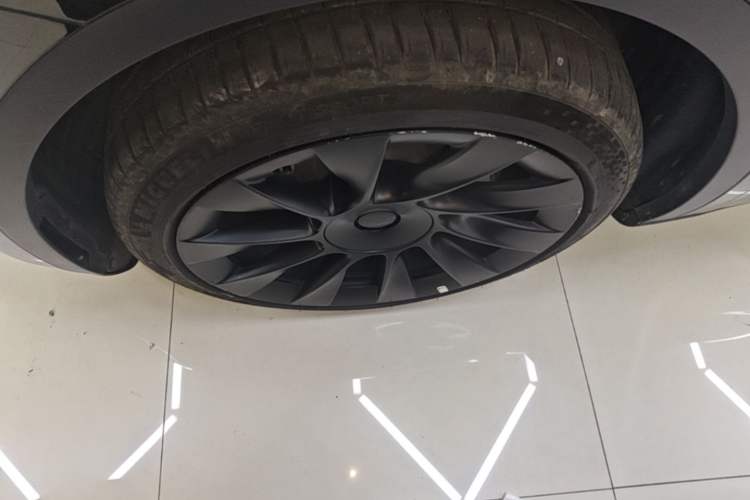 Used Tesla Model Y 2024 Rear-Wheel-Drive Version Left Front Wheel Hub