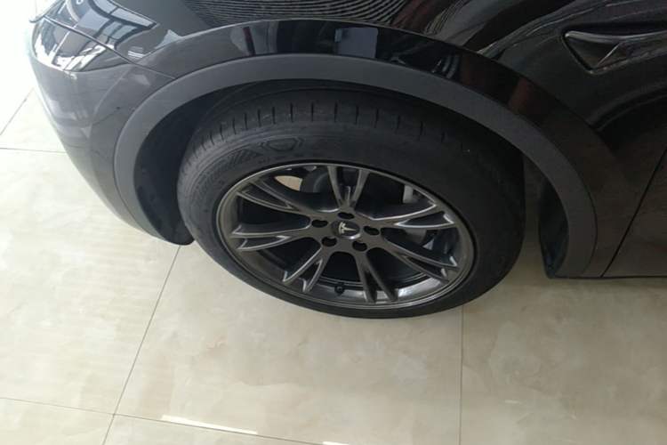 Used Tesla Model Y 2024 Rear-Wheel-Drive Version Left Front Wheel Hub