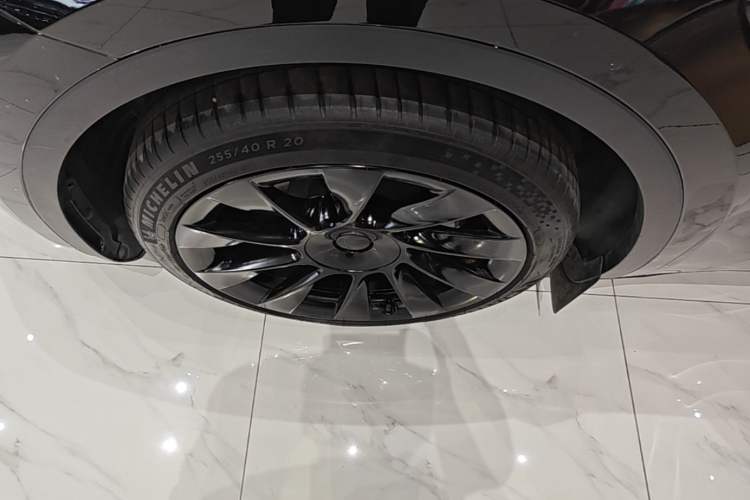 Used Tesla Model Y 2024 Rear-Wheel-Drive Version Left Front Wheel Hub