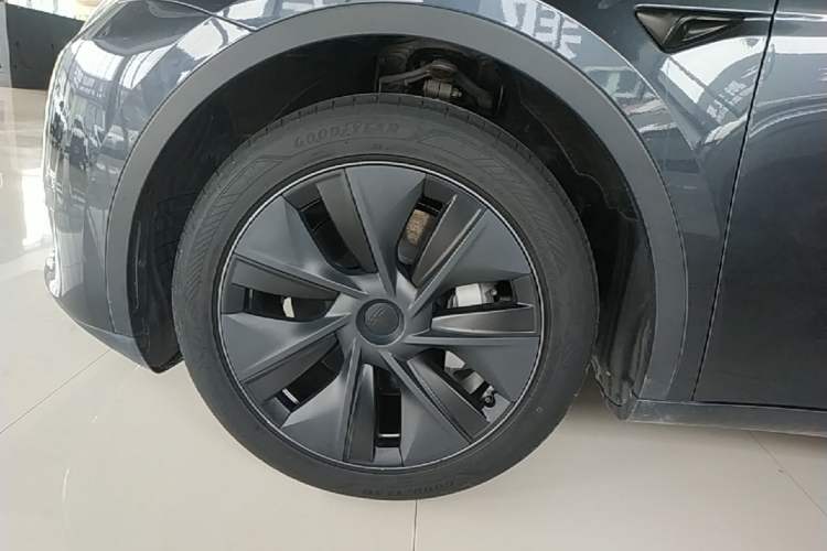 Used Tesla Model Y 2024 Rear-Wheel-Drive Version Left Front Wheel Hub