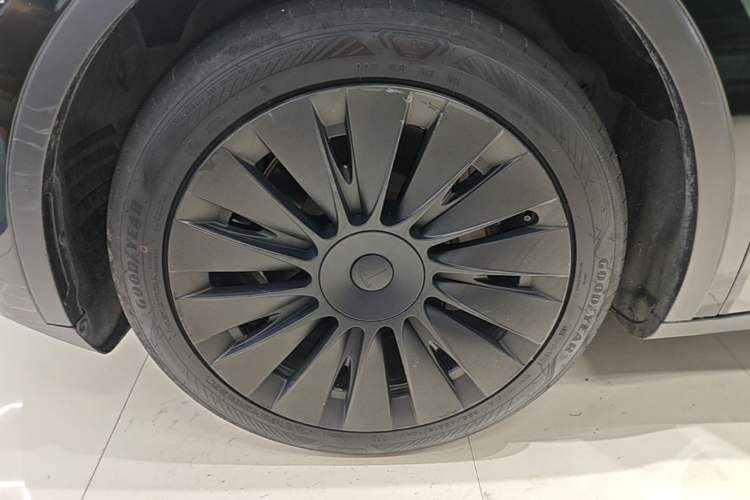Used Tesla Model Y 2024 Rear-Wheel-Drive Version Left Front Wheel Hub
