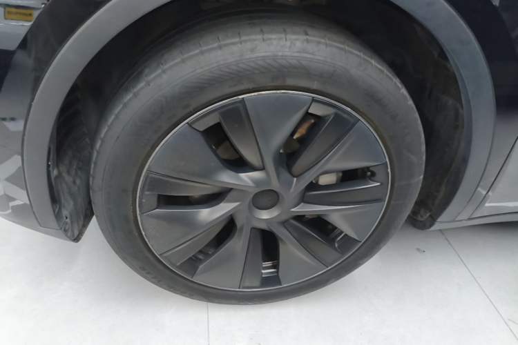 Used Tesla Model Y 2024 Rear-Wheel-Drive Version Left Front Wheel Hub