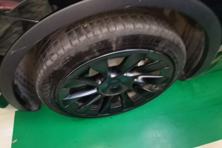 Used Tesla Model Y 2024 Rear-Wheel-Drive Version Left Front Wheel Hub