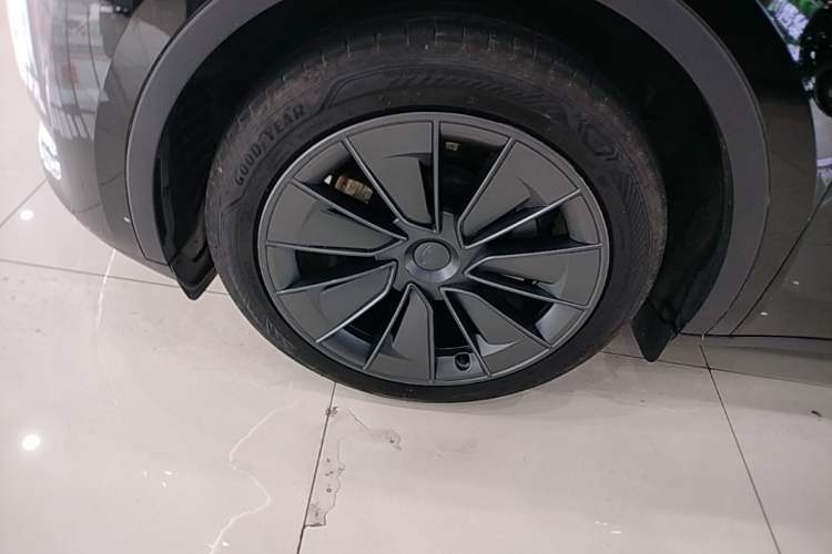 Used Tesla Model Y 2024 Rear-Wheel-Drive Version Left Front Wheel Hub