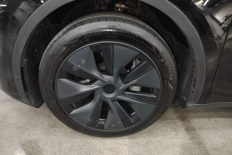 Used Tesla Model Y 2024 Rear-Wheel-Drive Version Left Front Wheel Hub