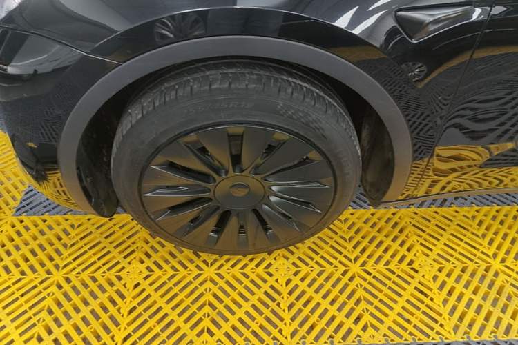 Used Tesla Model Y 2024 Rear-Wheel-Drive Version Left Front Wheel Hub