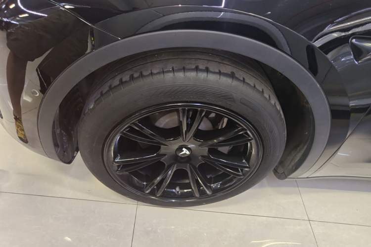 Used Tesla Model Y 2024 Rear-Wheel-Drive Version Left Front Wheel Hub