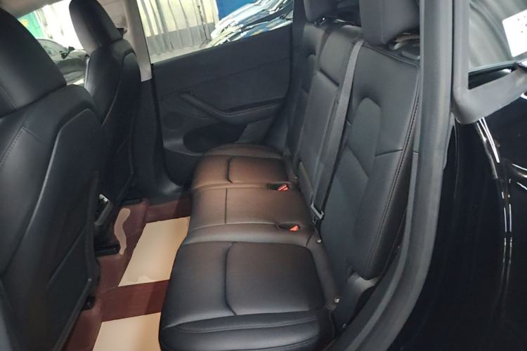 Used Tesla Model Y 2024 Long-Range All-Wheel-Drive Version Left Rear Seat
