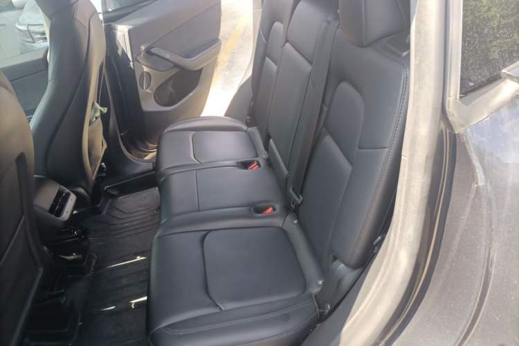 Used Tesla Model Y 2024 Long-Range All-Wheel-Drive Version Left Rear Seat