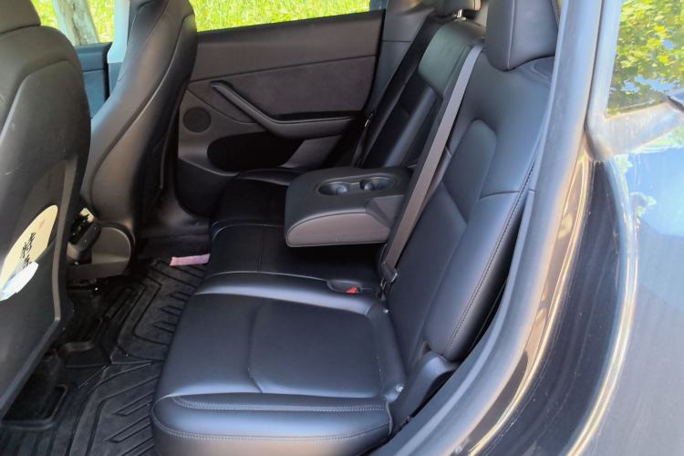 Used Tesla Model Y 2024 Long-Range All-Wheel-Drive Version Left Rear Seat