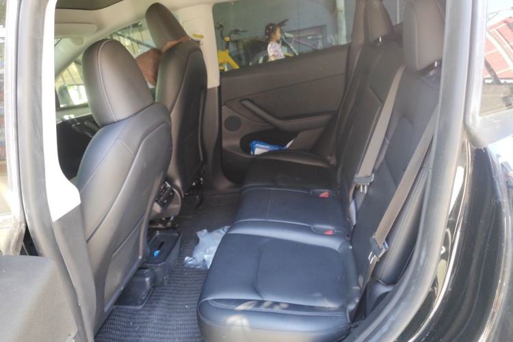 Used Tesla Model Y 2024 Long-Range All-Wheel-Drive Version Left Rear Seat