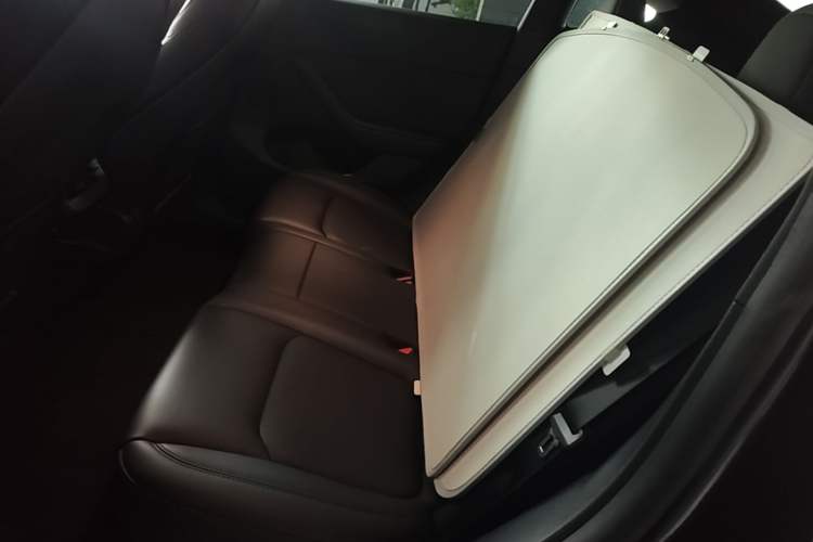 Used Tesla Model Y 2024 Long-Range All-Wheel-Drive Version Left Rear Seat