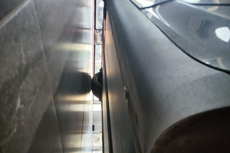 Used Tesla Model Y 2024 Rear-Wheel-Drive Version Left Side Sill