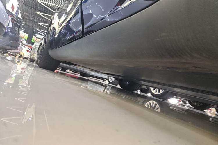 Used Tesla Model Y 2024 Rear-Wheel-Drive Version Left Side Sill