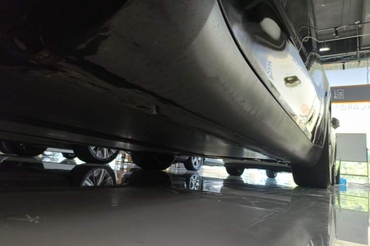 Used Tesla Model Y 2024 Long-Range All-Wheel-Drive Version Left Side Sill