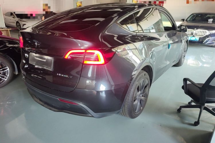 Used Tesla Model Y 2024 Long-Range All-Wheel-Drive Version Rear Right 45 Deg
