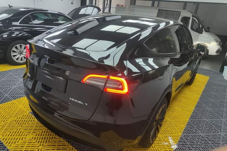 Used Tesla Model Y 2024 Rear-Wheel-Drive Version Rear Right 45 Deg