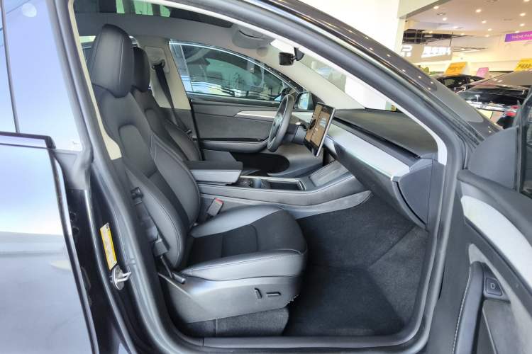 Used Tesla Model Y 2024 Rear-Wheel-Drive Version Right Front Seat
