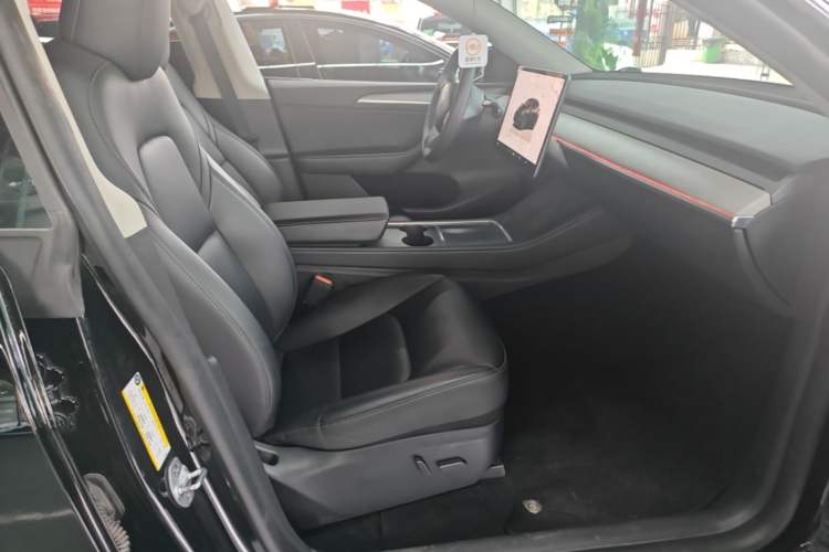 Used Tesla Model Y 2024 Rear-Wheel-Drive Version Right Front Seat