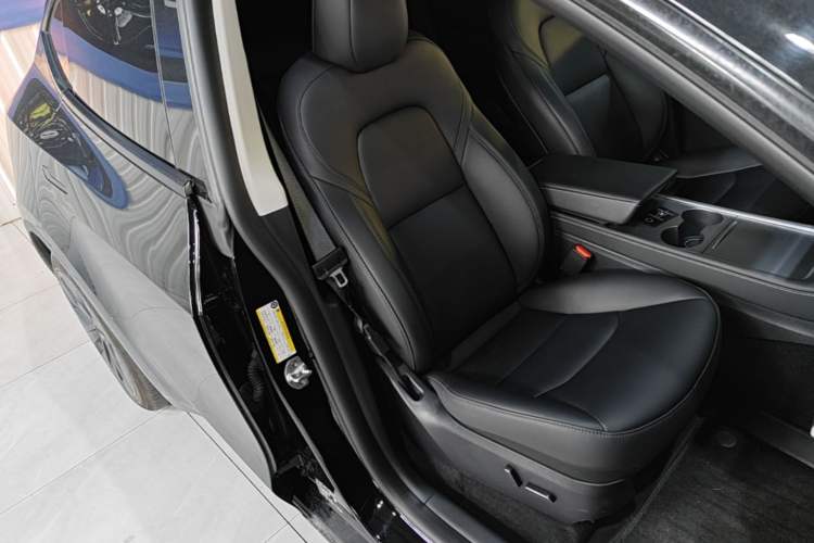 Used Tesla Model Y 2024 Rear-Wheel-Drive Version Right Front Seat