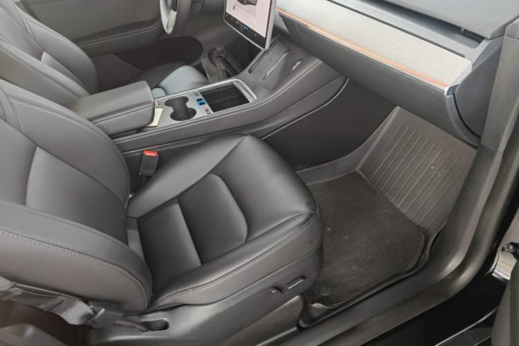 Used Tesla Model Y 2024 Rear-Wheel-Drive Version Right Front Seat