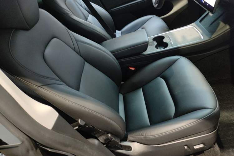 Used Tesla Model Y 2024 Long-Range All-Wheel-Drive Version Right Front Seat