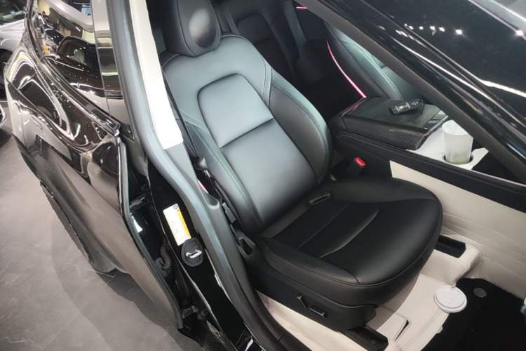 Used Tesla Model Y 2024 Rear-Wheel-Drive Version Right Front Seat